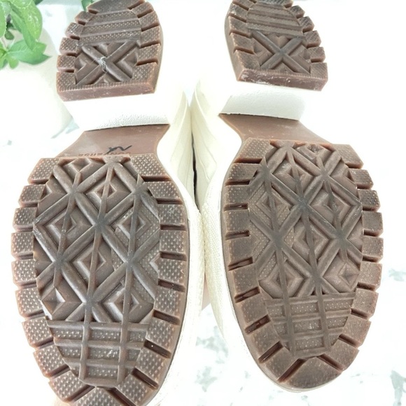 Converse Chuck 70 De Luxe Heel Platform Shoes - Picture 7 of 12